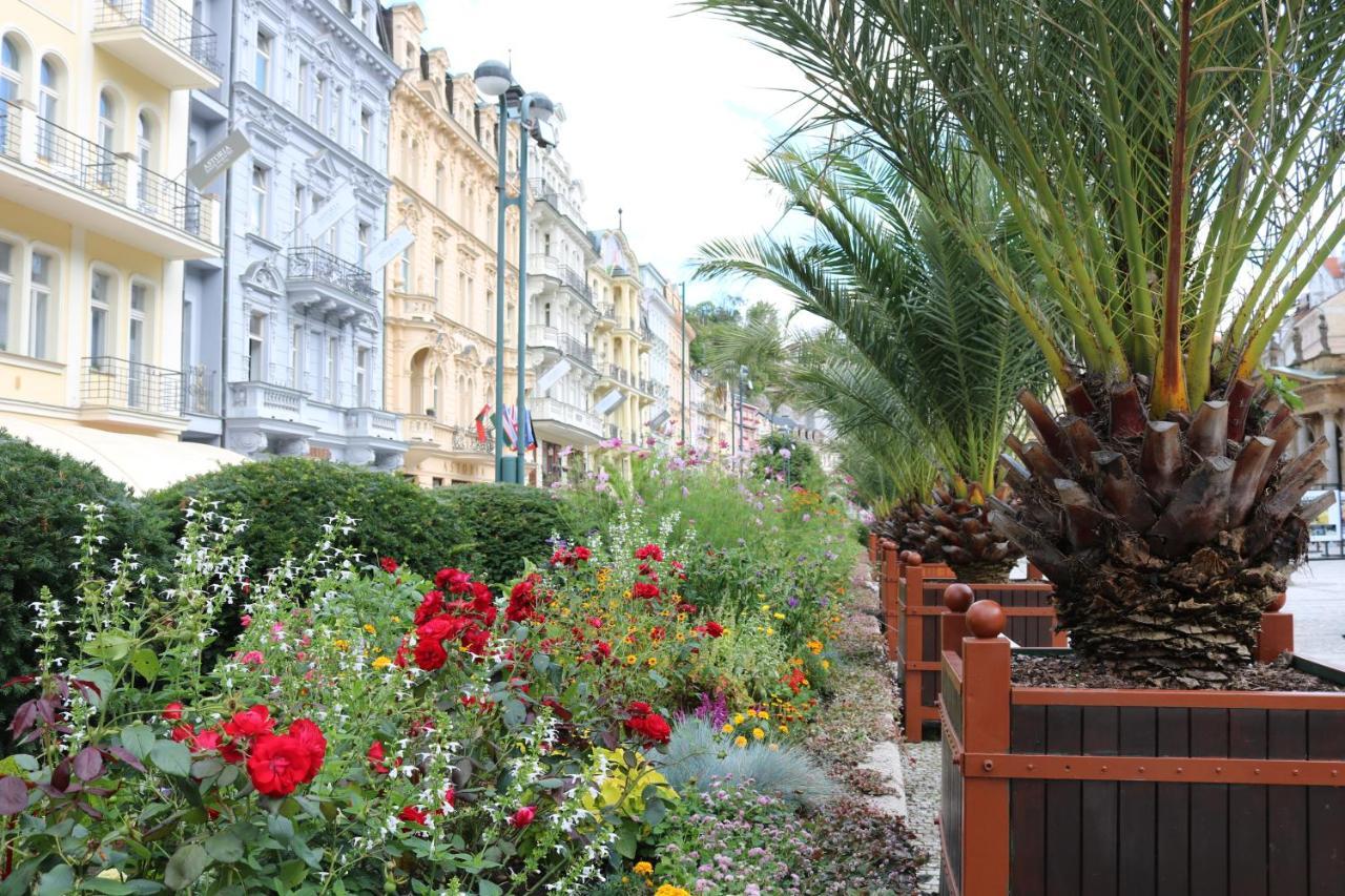 Retro Big Apartment With Two Balconies And Lift Karlovy Vary Exterior photo