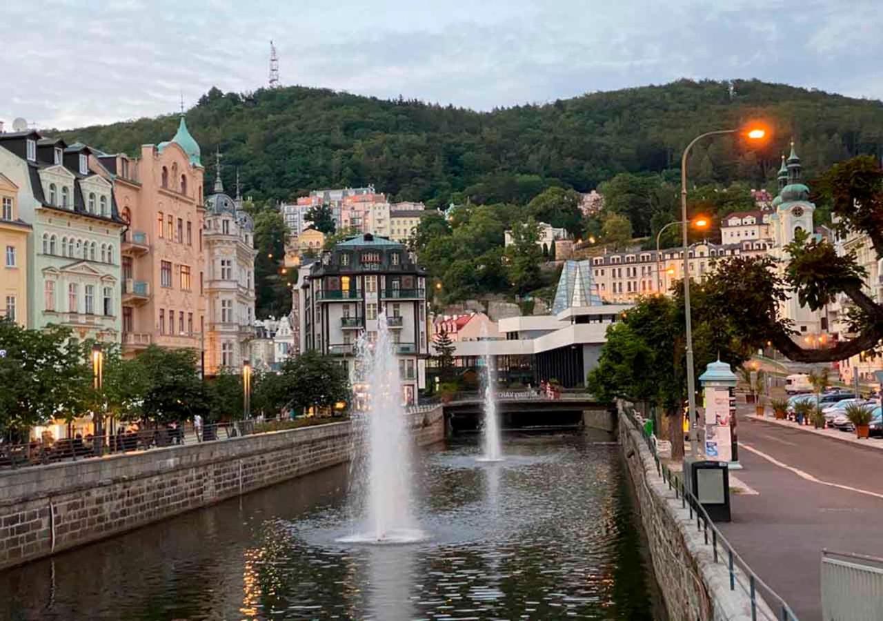 Retro Big Apartment With Two Balconies And Lift Karlovy Vary Exterior photo