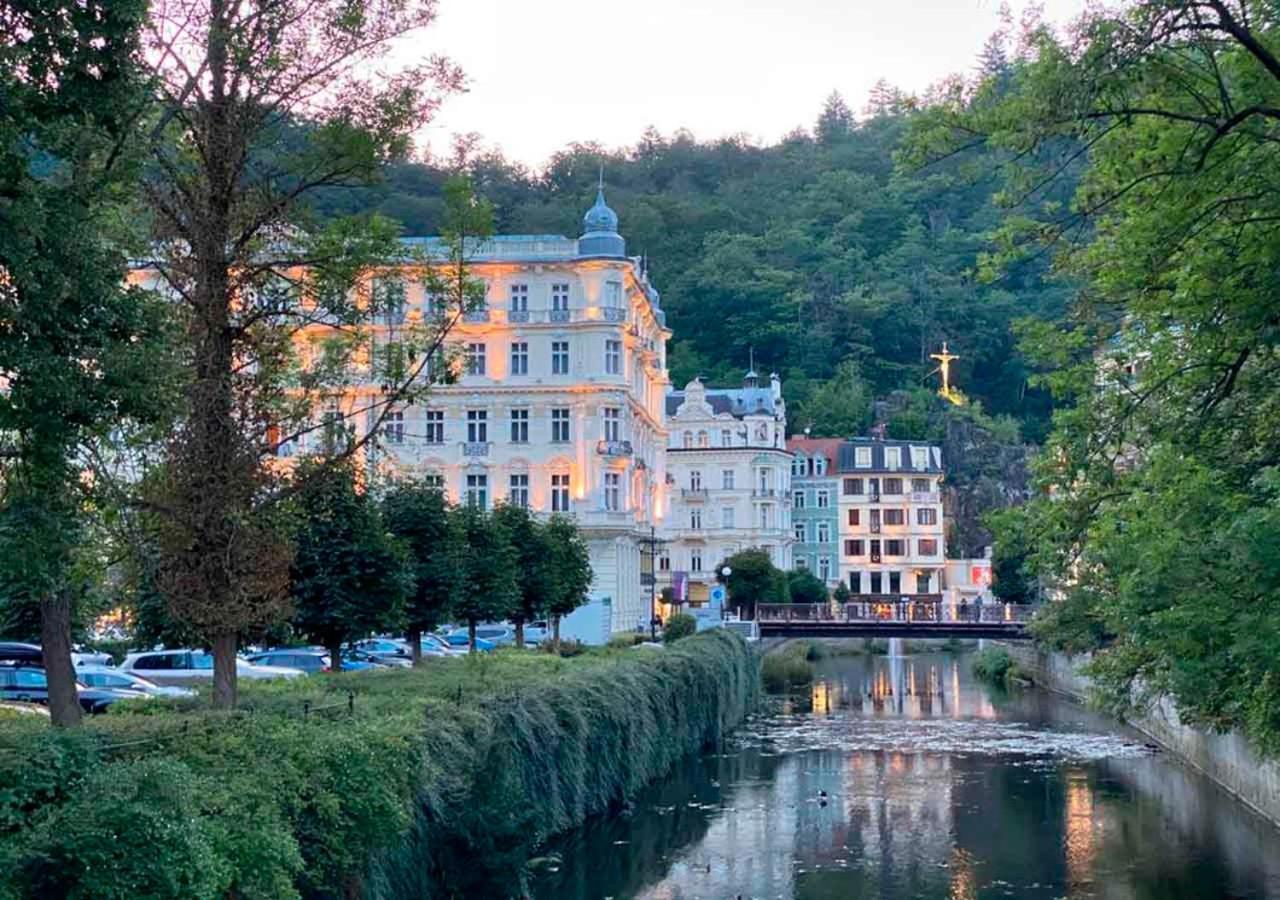 Retro Big Apartment With Two Balconies And Lift Karlovy Vary Exterior photo